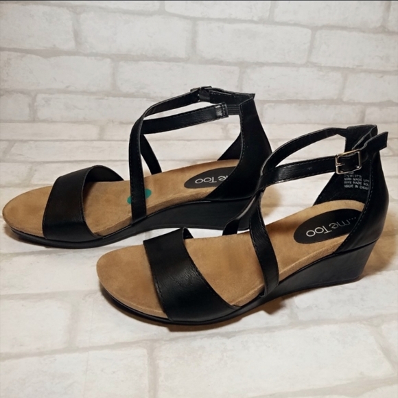 NEW Me Too Criss Cross  Strap Vegan Leather Wedge Open Toe Sandals Wide - Picture 1 of 4